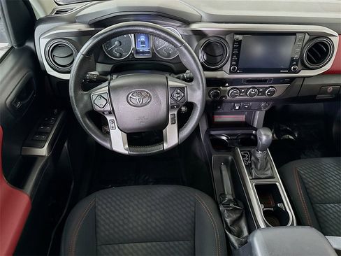 Certified 2021 Toyota Tacoma SR5 image 3