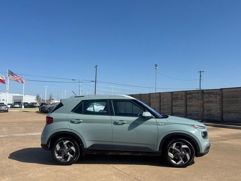 Used 2025 Hyundai Venue SEL FWD image 24