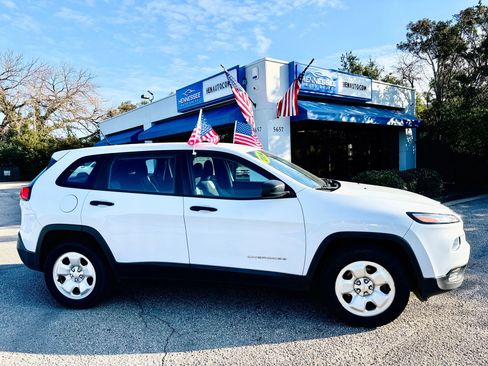 Used 2014 Jeep Cherokee Sport image 11