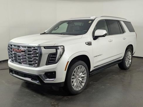 Used 2025 GMC Yukon Denali w/ Denali Reserve Package image 4