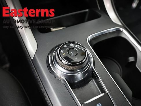 Used 2020 Ford Fusion SE FWD image 13