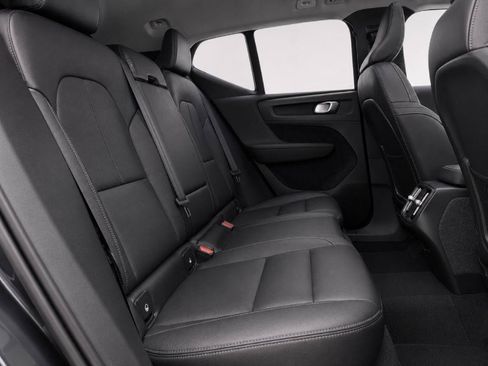 Used 2024 Volvo XC40 B5 Plus w/ Protection Package Premier AWD/4WD image 26