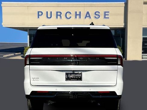 New 2026 Lincoln Navigator Reserve image 4