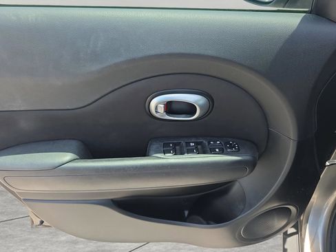 Used 2016 Kia Soul FWD image 17