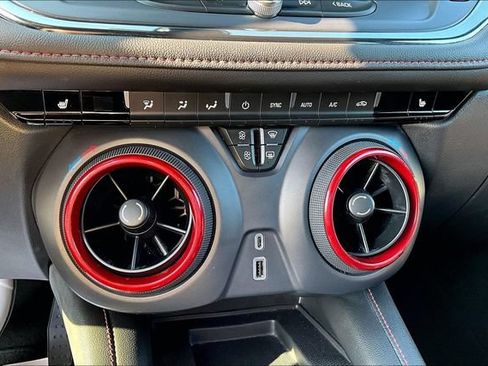 Certified 2025 Chevrolet Blazer RS FWD image 32