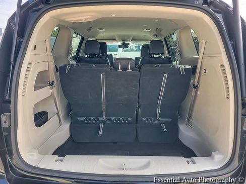 Used 2023 Chrysler Pacifica Touring-L FWD image 26