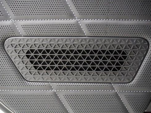 Used 2023 BMW 760i xDrive w/ Executive Package image 12