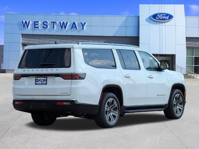 Used 2024 Jeep Wagoneer L Series II RWD image 3