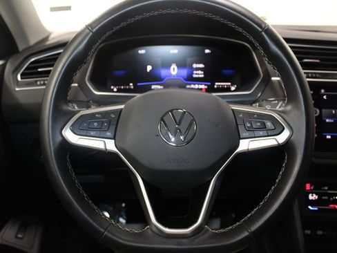 Used 2024 Volkswagen Tiguan SE image 37