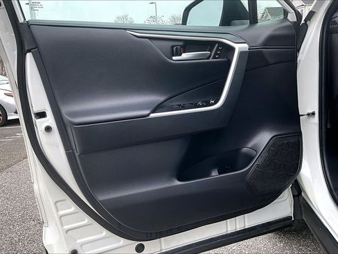 Used 2021 Toyota RAV4 Limited image 22