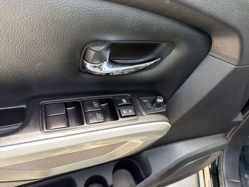 Certified 2024 Nissan Titan SV w/ SV Convenience Package RWD image 18