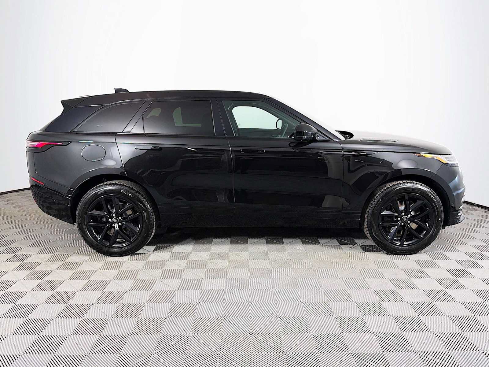 New 2026 Land Rover Range Rover Velar Dynamic SE AWD/4WD image 4