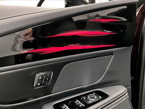 Used 2025 Lincoln Nautilus Premier w/ Jet Appearance Package image 34