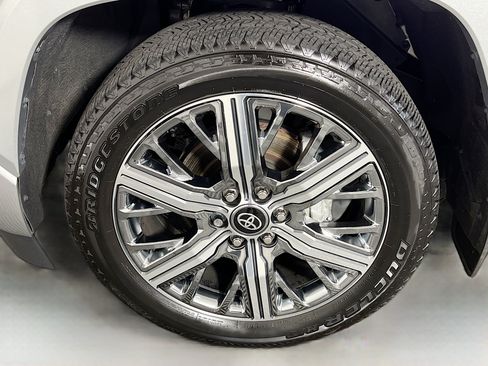 Used 2025 Toyota Sequoia Capstone AWD/4WD image 27