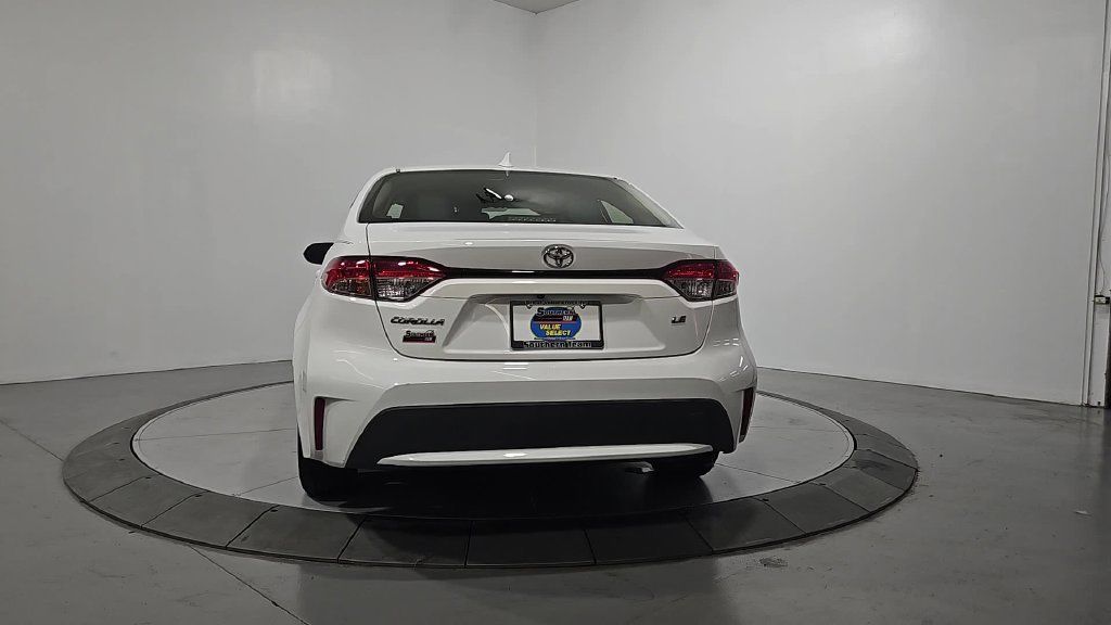 Used 2020 Toyota Corolla LE FWD image 4