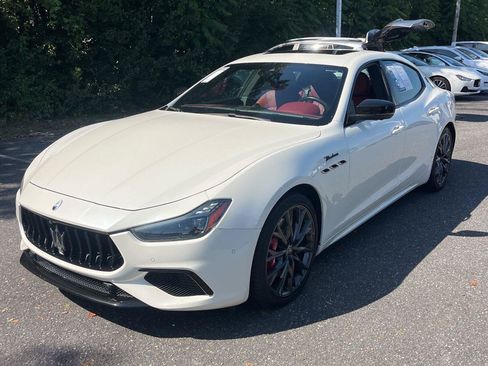 Used 2022 Maserati Ghibli Modena RWD image 2