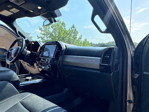 Used 2022 Ford F250 Lariat w/ Black Appearance Package AWD/4WD image 24