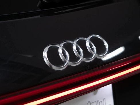 Used 2022 Audi e-tron Premium Plus w/ Premium Plus Package image 34