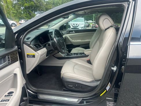 Used 2016 Hyundai Sonata Limited w/ Option Group 05 FWD image 9