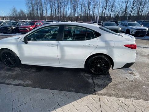 Used 2025 Toyota Camry SE image 5