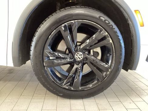 Certified 2024 Volkswagen Tiguan SE R-Line AWD/4WD image 26