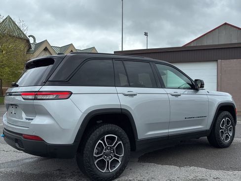 Used 2022 Jeep Grand Cherokee Trailhawk w/ Luxury Tech Group III AWD/4WD image 5