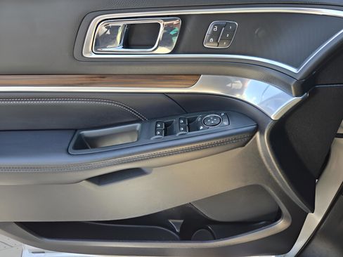 Used 2018 Ford Explorer Limited FWD image 15