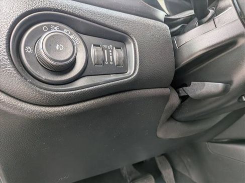 Used 2017 Jeep Renegade Trailhawk w/ Premium Trailhawk Package image 16