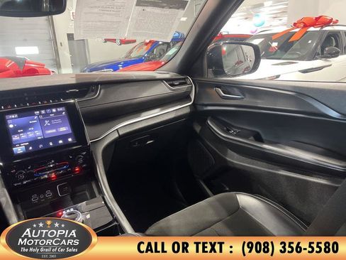 Used 2023 Jeep Grand Cherokee Altitude image 22