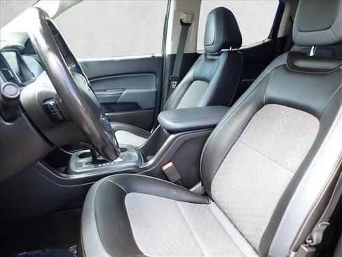 Used 2017 Chevrolet Colorado Z71 AWD/4WD image 10