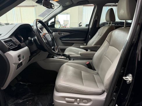 Used 2017 Honda Pilot Touring image 11
