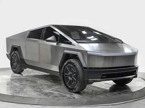 Used 2025 Tesla Cybertruck AWD Crew Cab image 9