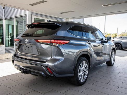 Used 2023 Toyota Highlander Limited image 18