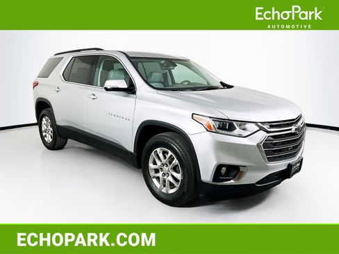 Used 2020 Chevrolet Traverse LT image 1