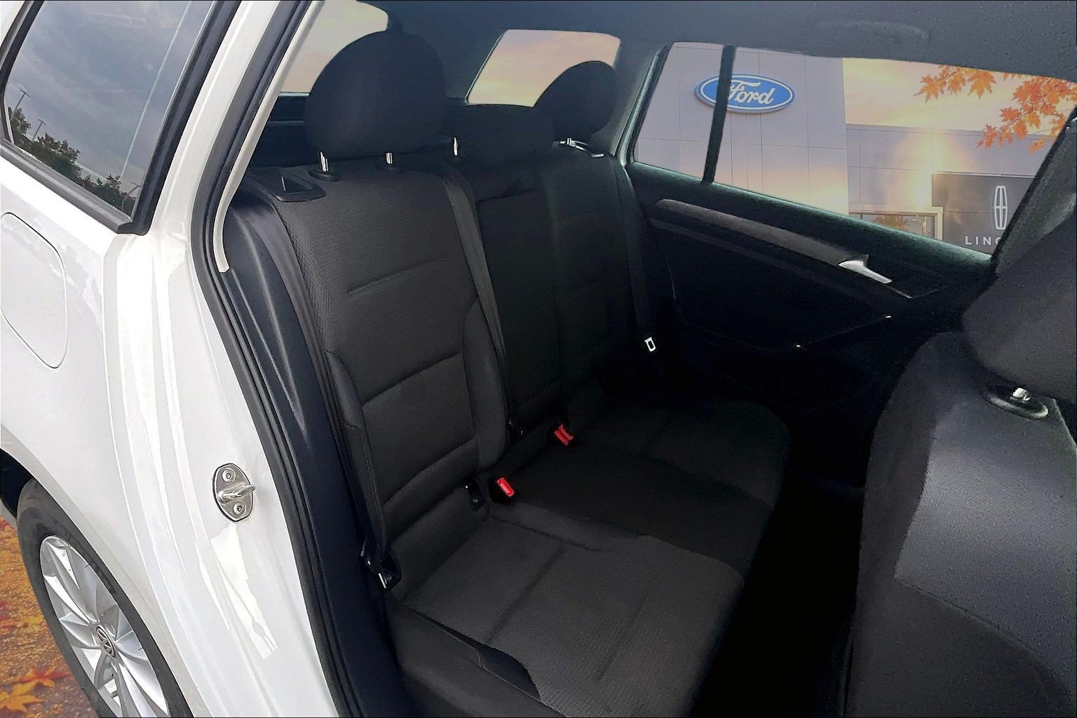 Used 2018 Volkswagen Golf S FWD image 25