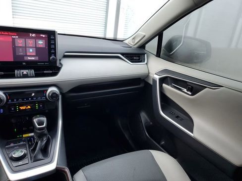 Used 2022 Toyota RAV4 Limited image 14