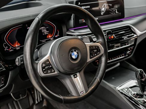 Used 2023 BMW M550i xDrive w/ Executive Package image 19