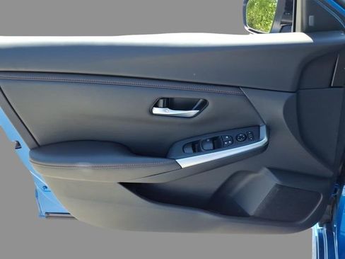 Certified 2025 Nissan Sentra SR FWD image 17