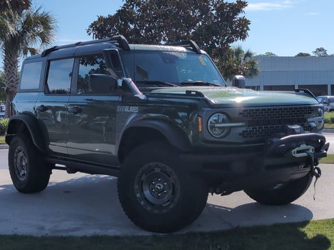 Used 2024 Ford Bronco Everglades image 2