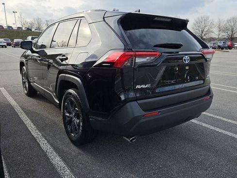 Used 2023 Toyota RAV4 XLE Premium image 5