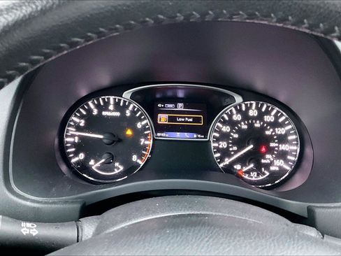 Used 2020 Nissan Pathfinder SV image 11