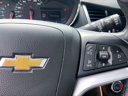 Used 2020 Chevrolet Trax LT w/ LT Convenience Package image 27