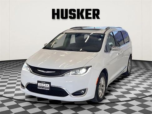 Used 2019 Chrysler Pacifica Limited image 4