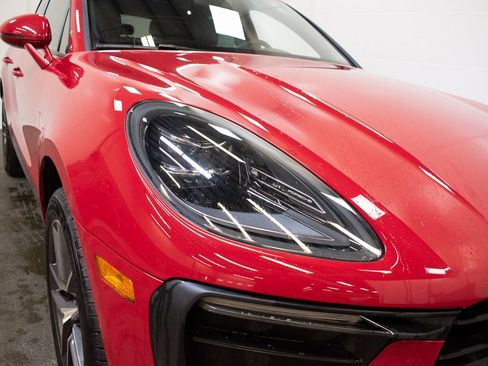 Certified 2025 Porsche Macan image 12