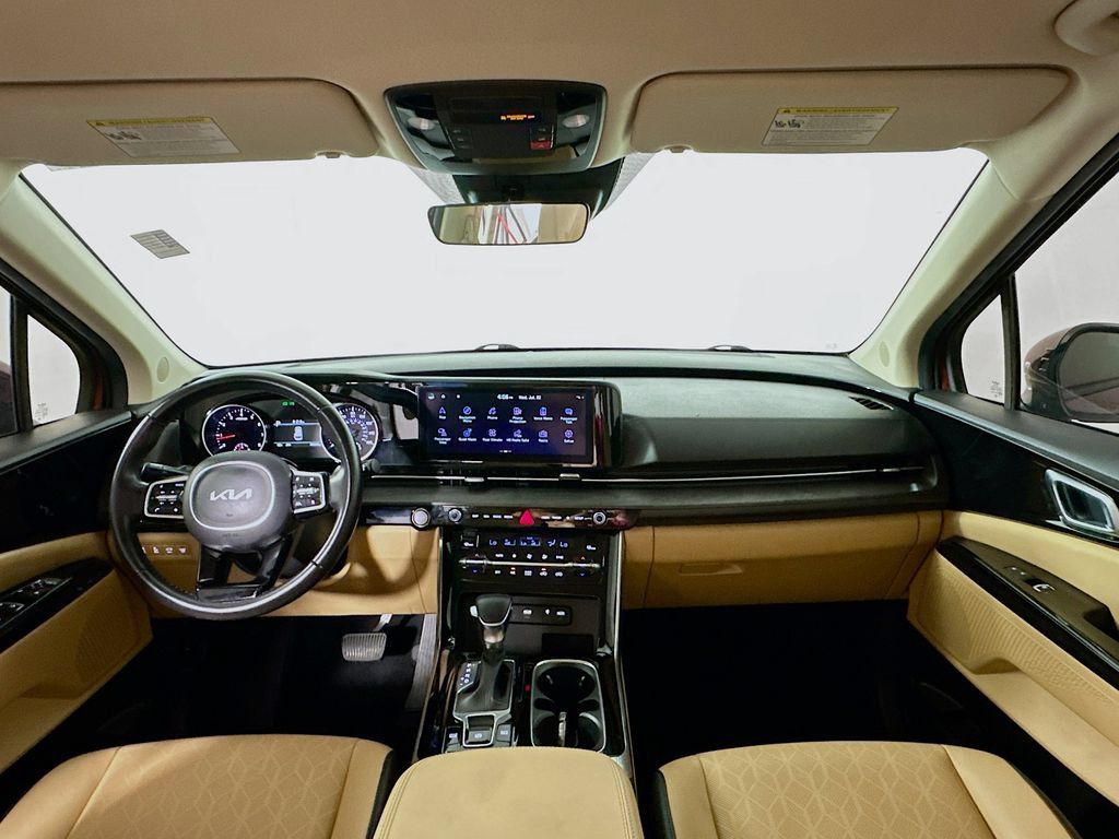 Used 2022 Kia Carnival EX FWD image 3