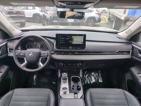 Used 2025 Mitsubishi Outlander SE AWD/4WD image 23