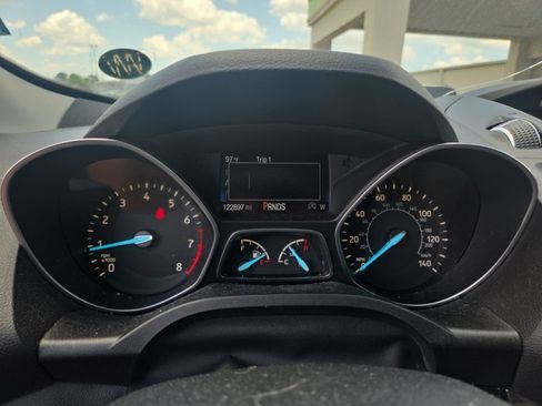 Used 2018 Ford Escape SE w/ SE Sport Appearance Package FWD image 19