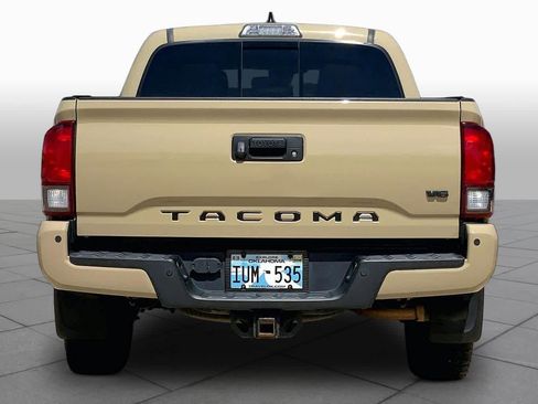 Used 2018 Toyota Tacoma TRD Sport image 5