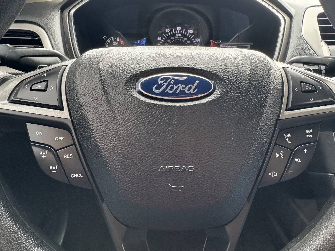Used 2017 Ford Fusion SE w/ Fusion SE Technology Package FWD image 23