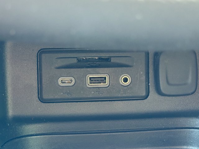 Used 2023 Chevrolet Equinox LT FWD image 19